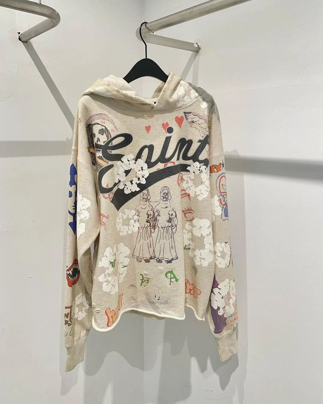 DENIM TEARS × ©SAINT M×××××× "SAINT TEARS" Graffiti Hoodie Joint Model Cotton Graffiti Hoodie Fully Printed Washed Distressed Holes Vintage Sweatshirt Gray S-XL Super Heavy Duty! The whole piece is printed with 35 screens and counterpoint printing!